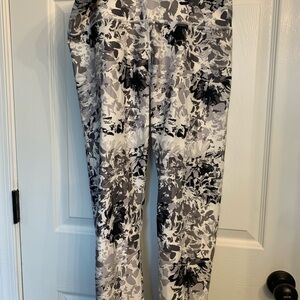 Black and White Floral Leggings
